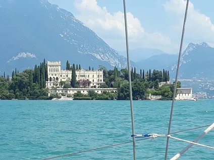Sailing boat trip with skipper: from Moniga to Isola del Garda
